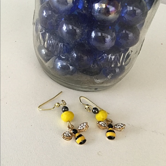 SALE 🌸 Honey Bee Earrings. Gift 4 Bee Lovers - Picture 5 of 7